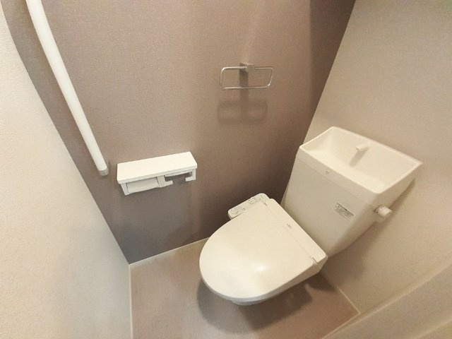 グレイス行橋西泉のトイレ|コンパクトで使いやすいトイレです