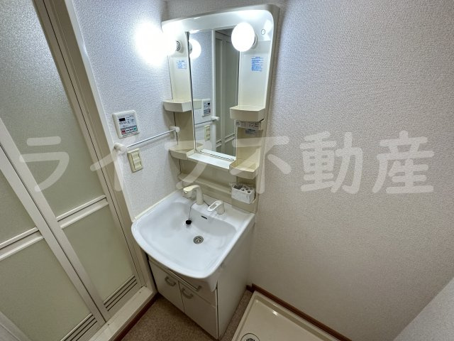 ネオ・グランツ高井田の独立洗面台|朝の身支度には欠かせない独立洗面化粧台