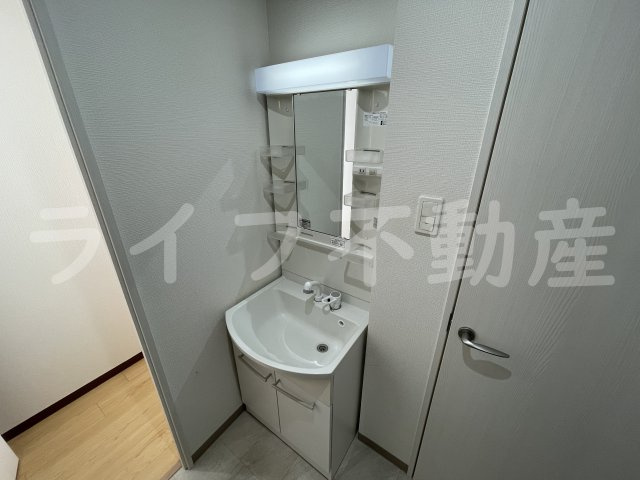 ヴェルドミール小阪の独立洗面台|朝の身支度には欠かせない独立洗面化粧台