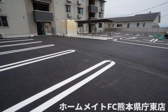 上益城郡益城町大字広崎のアパートの駐車場