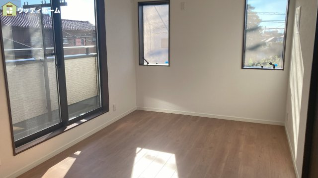 草加市新里町　中古一戸建ての居間・リビング