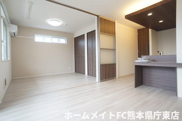 上益城郡益城町大字広崎のアパートの居間・リビング