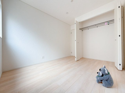 【洋室】 | 高崎市吉井町下長根　平屋　新築住宅 | 広さはお子様の勉強部屋にも適した広さ！
勉強机や本棚などの家具を置いてもフリースペースも確保することができます。
