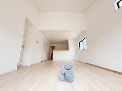 【居間・リビング】 | 高崎市吉井町下長根　平屋　新築住宅 | 家族が自然と集まるリビング・ダイニング明るい光が差し込み、笑顔があふれる心地よい空間です。ゆったりとした広さで、くつろぎの時間をお過ごしいただけます。