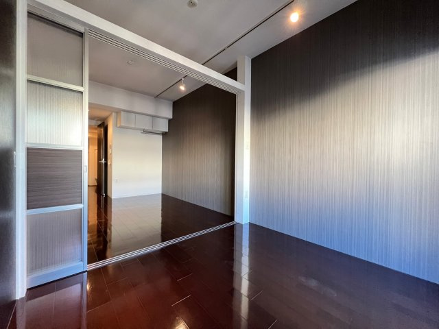 SERENiTE本町エコートの洋室
