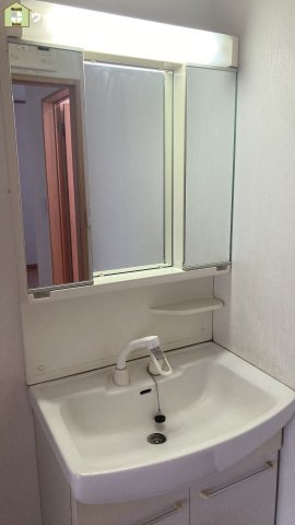 草加市青柳8丁目　中古一戸建ての独立洗面台