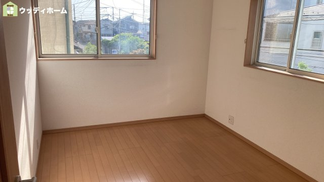 草加市青柳8丁目　中古一戸建ての洋室