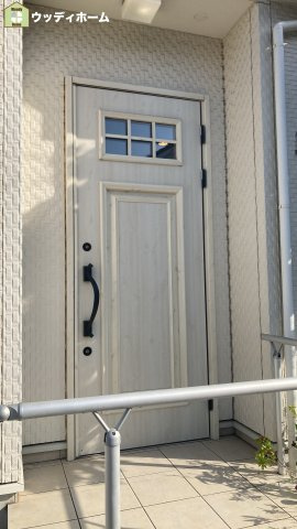 草加市青柳8丁目　中古一戸建ての玄関