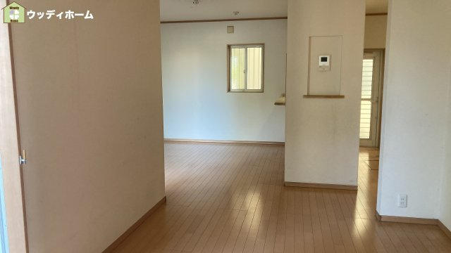 草加市青柳8丁目　中古一戸建ての居間・リビング