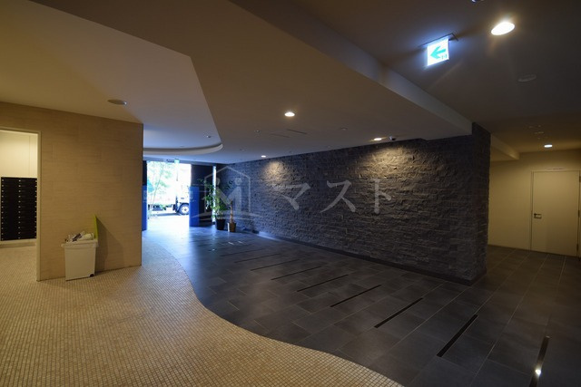 APRILE南森町のロビー