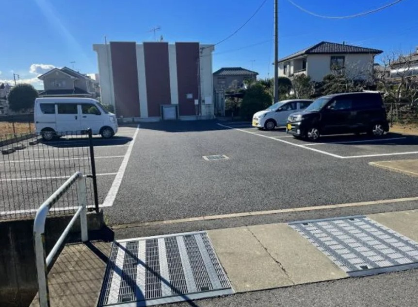 レオネクストル　リヤンの駐車場