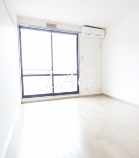 【居間・リビング】 | アムール | 洋室のお部屋です。
