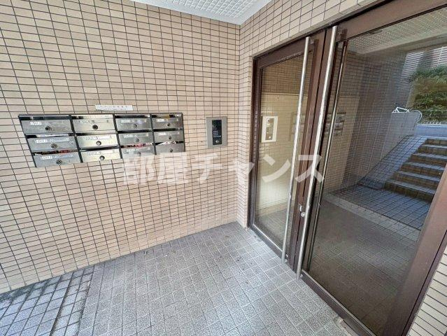 アーバンポイント新栄のエントランス