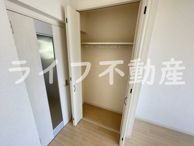 オランジュ上小阪の収納|こまごまとしたものを収納できそうですね