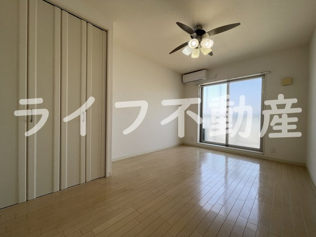オランジュ上小阪の洋室|広々とした洋室です