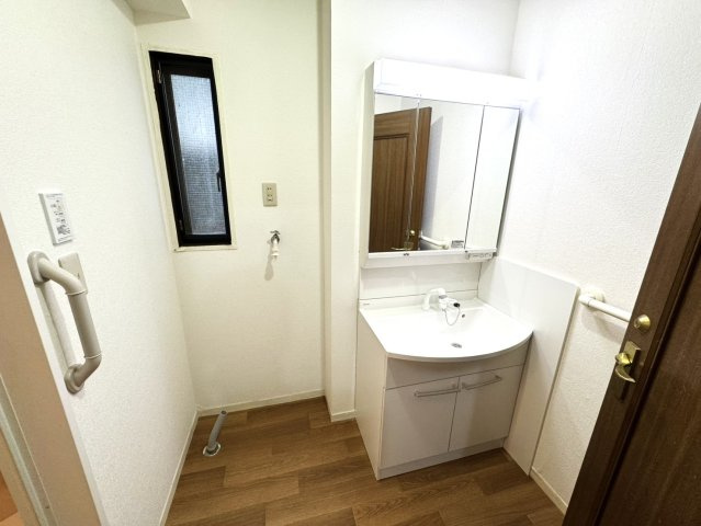 田島町中古戸建の独立洗面台