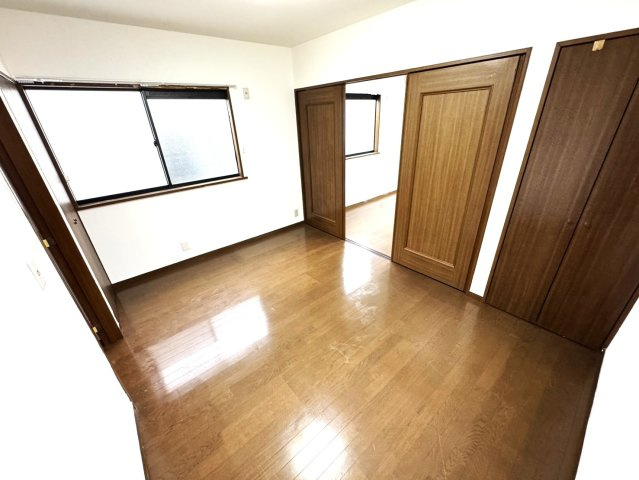 田島町中古戸建の洋室