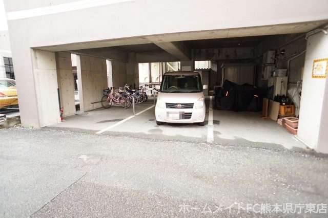 -の駐車場