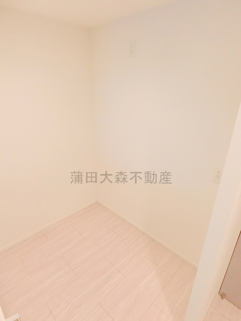 RJRプレシア蒲田のキッチン|キッチン後方冷蔵庫置き場