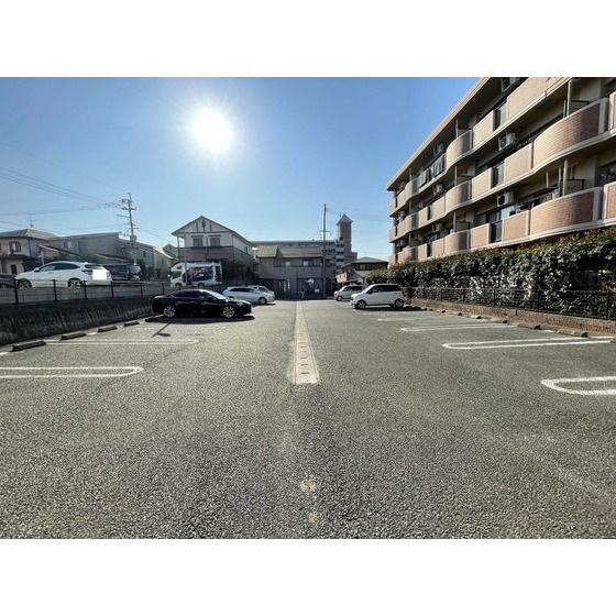 熊本市東区新外３丁目の賃貸マンションの駐車場
