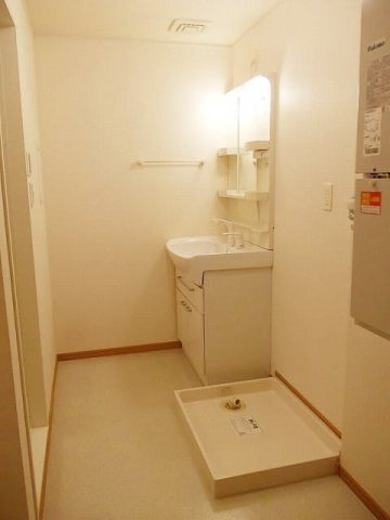 グランベル　Ｃの洗面所|忙しい朝には欠かせない洗面所です