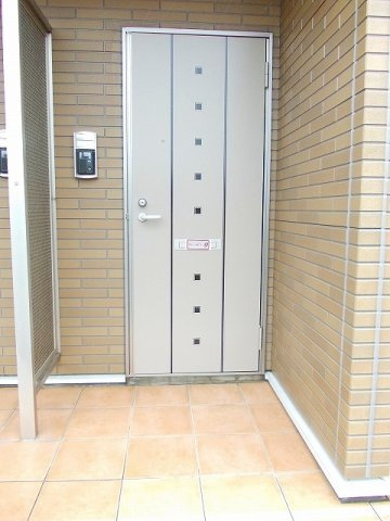 セレーノⅠのエントランス|落ち着いたエントランスです
