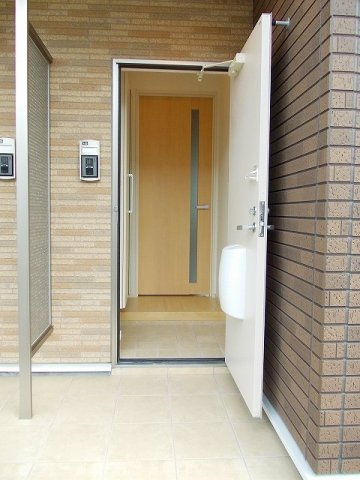 セレーノⅠの玄関|収納もある玄関です