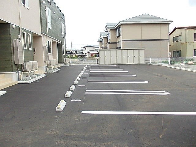グラース　シュクルの駐車場|カースペースがあります