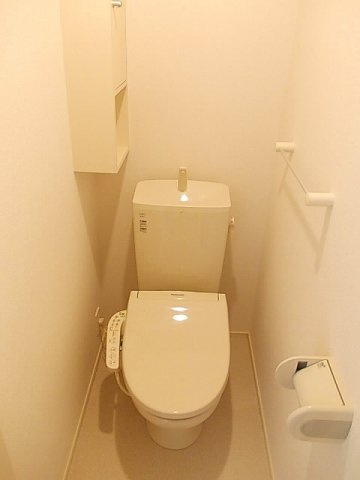 リサ・ファミリアⅡのトイレ|落ち着いた色調のトイレです