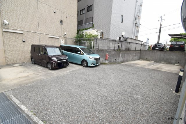 カルム緑地公園３　仲介手数料無料の駐車場