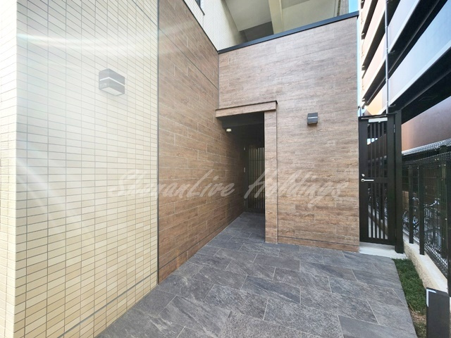 横浜市西区久保町の賃貸マンションのエントランス
