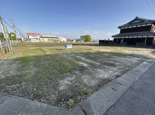 守山市十二里町の事業用地の外観
