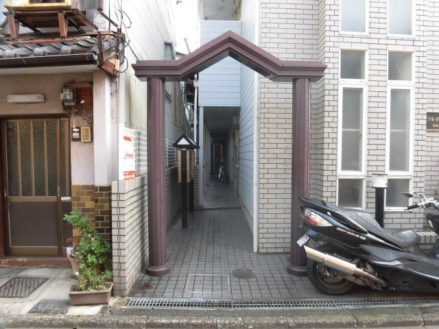 ソレイユ21四条大宮の駐車場|1階廊下駐輪可