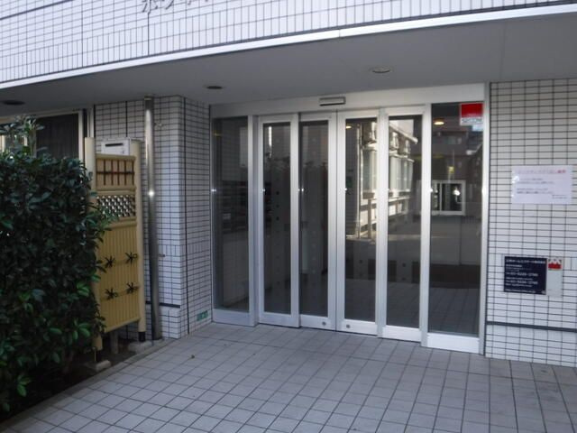ホワイトヒルズ富士見台のエントランス
