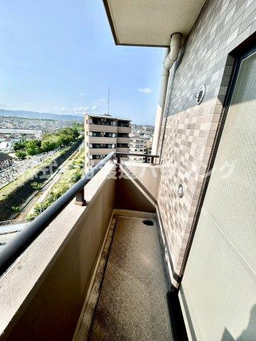 コートアメニティ江坂のバルコニー|L字型バルコニー一部