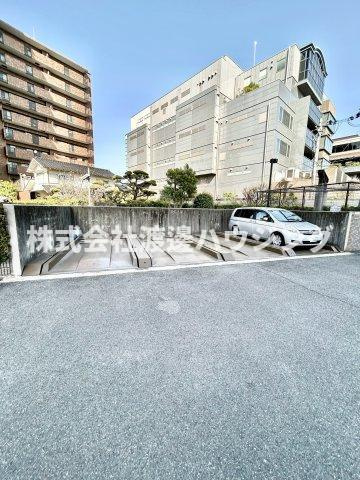 コートアメニティ江坂の駐車場