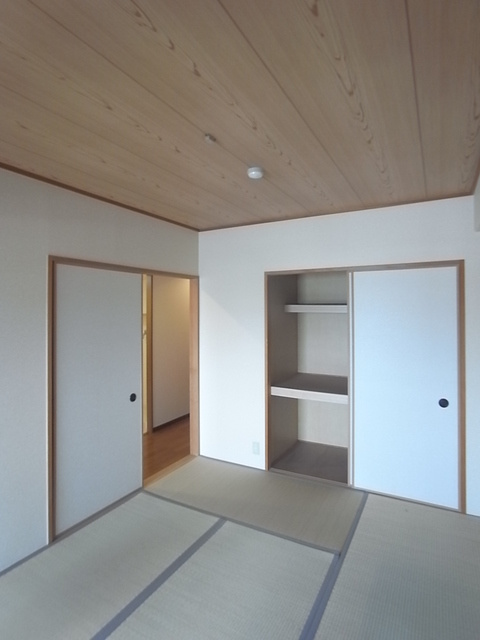 グレンツェント甲東園の居間・リビング