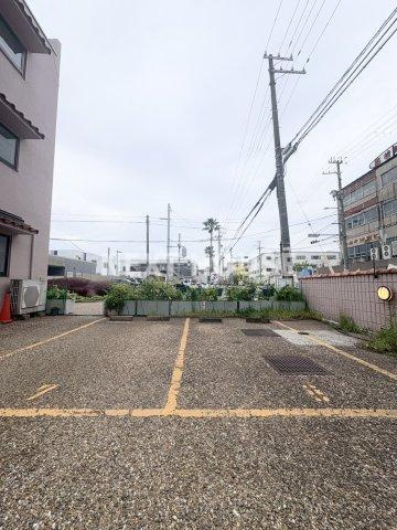 パラドール北加賀屋の駐車場