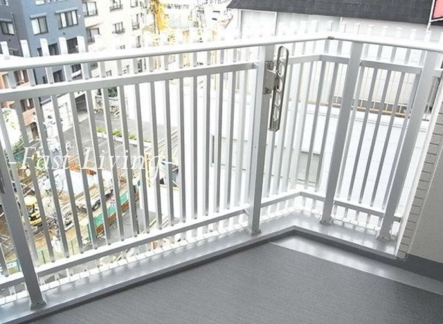 新宿区市谷薬王寺町の賃貸マンションのバルコニー