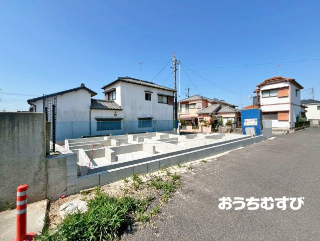 小牧市本庄57番(全1棟)の前面道路含む現地写真