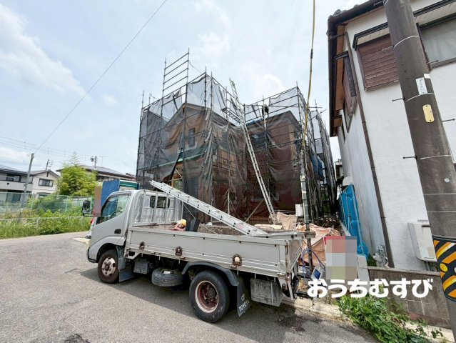 小牧市本庄57番(全1棟)の前面道路含む現地写真