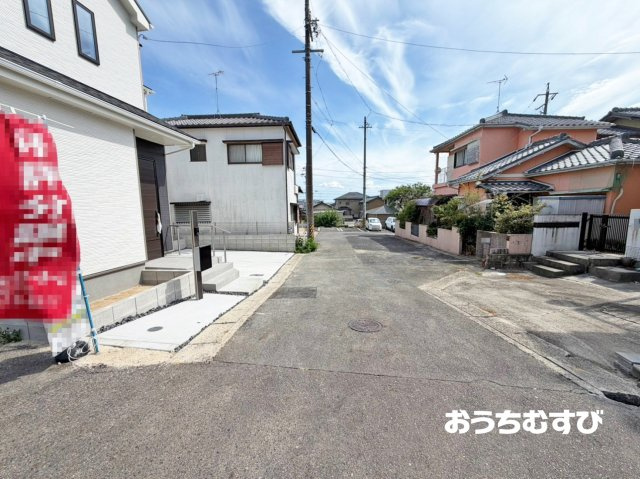 小牧市本庄57番(全1棟)の前面道路含む現地写真