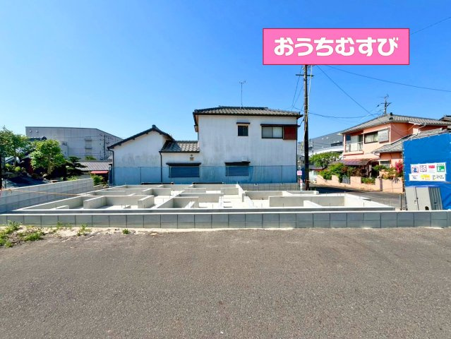 小牧市本庄57番(全1棟)の前面道路含む現地写真