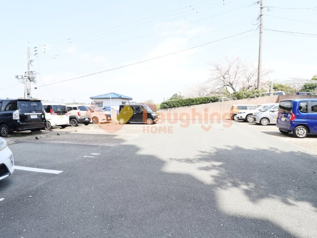 久留米市御井町の賃貸マンションの駐車場