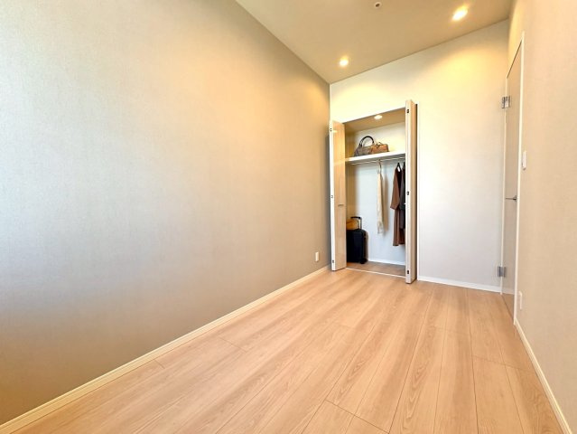 ★仲介手数料無料★ザ・リバープレイスウエストタワー（新規フルリノベーション済み・最上階住戸）の洋室