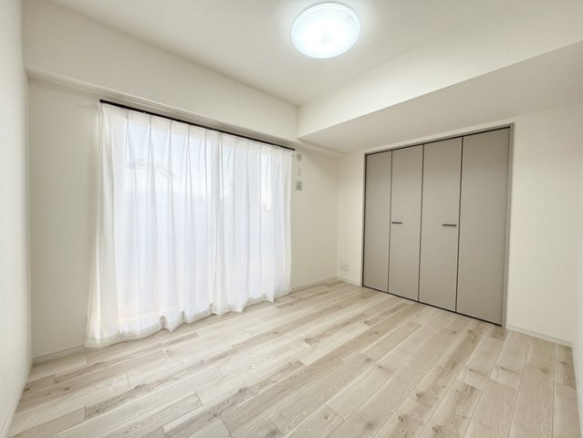 エスリード雲雀丘花屋敷の洋室