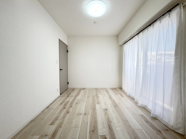エスリード雲雀丘花屋敷の洋室