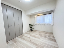 エスリード雲雀丘花屋敷の洋室