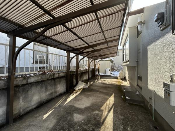 宇都宮市砥上町　３ＬＤＫ　中古住宅の前面道路含む現地写真
