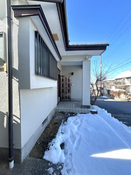 宇都宮市砥上町　３ＬＤＫ　中古住宅の駐車場